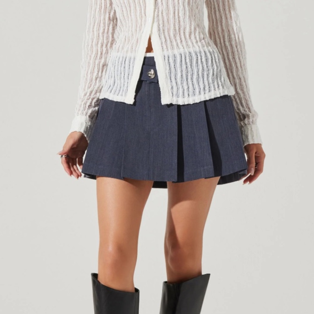 ASTR the Label Eirwen Pleated Mini Skirt